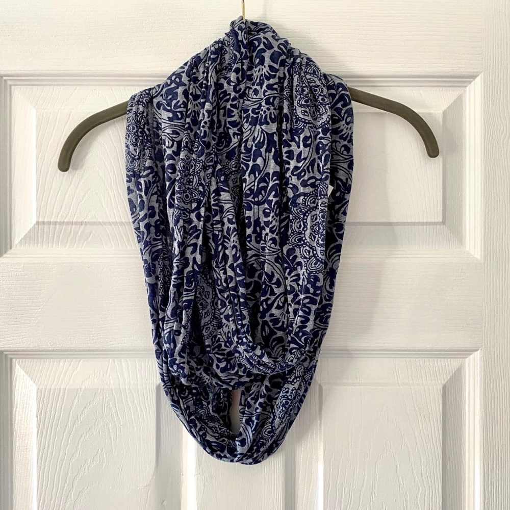 Old Navy Paisley Print Infinty Scarf